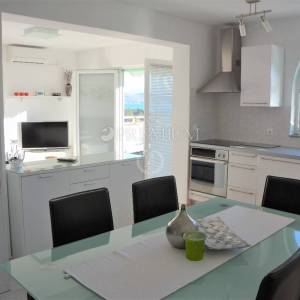 Grad Krk, prodaja apartmana na odličnoj lokaciji sa prekrasnim pogledom na more!