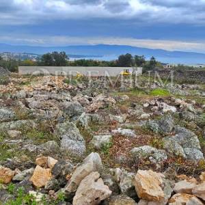 Grad Krk, prodaja građevinskog zemljišta, 800m od mora!