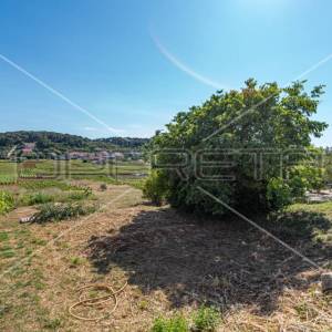 Građevinsko i poljoprivredno zemljište na Lumbardi, 551 m2