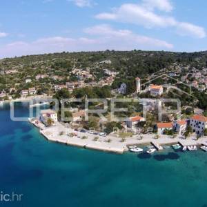 Građevinsko zemljište 1252 m² na Drveniku V. blizu luke