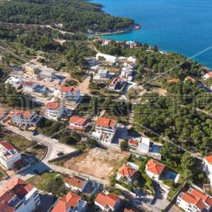 Građevinsko zemljište, 150 m do mora, 1.286 m2, Sutivan, otok Brač