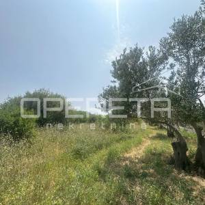 Građevinsko zemljište 3.500 m² u Trogiru, industrijska zona