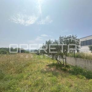 Građevinsko zemljište 3.500 m² u Trogiru, industrijska zona