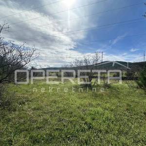 Građevinsko zemljište 3654 m² u Dubravi, moguća parcelizacija.

