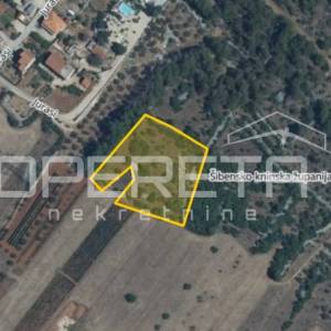 Građevinsko zemljište 3654 m² u Dubravi, moguća parcelizacija.
