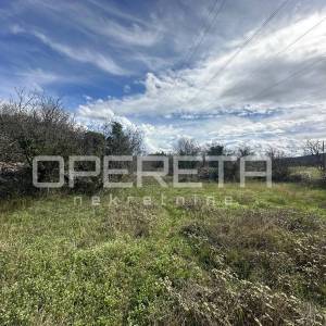 Građevinsko zemljište 3654 m² u Dubravi, moguća parcelizacija.
