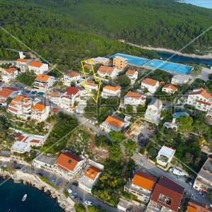 Građevinsko zemljište 437 m² s idejnim projektom i građevinskom dozvolom – uvala