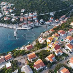 Građevinsko zemljište 437 m² s idejnim projektom i građevinskom dozvolom – uvala