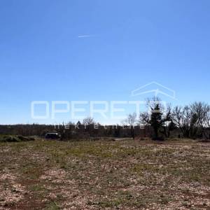 Građevinsko zemljište 658m2 Kanfanar s pogledom na more