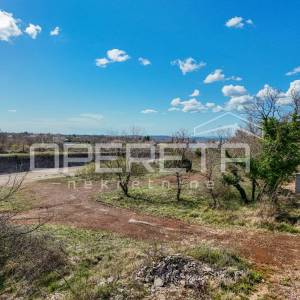 Građevinsko zemljište 658m2 Kanfanar s pogledom na more