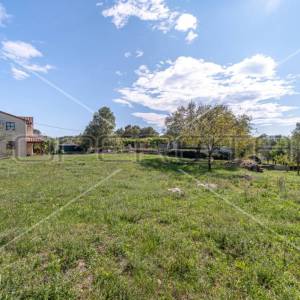Građevinsko zemljište 715 m2, idealno za izgradnju, smješteno u blizini Svetvinč