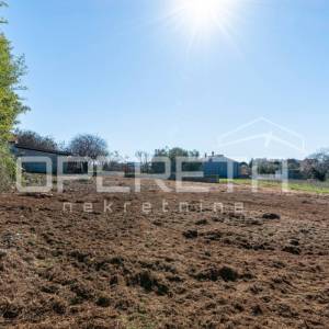 Građevinsko zemljište 722m2 u okolici Pule – idealno za miran život ili investic