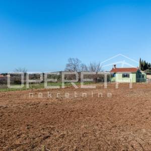 Građevinsko zemljište 722m2 u okolici Pule – idealno za miran život ili investic