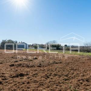 Građevinsko zemljište 722m2 u okolici Pule – idealno za miran život ili investic