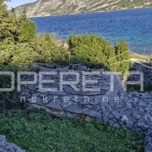 Građevinsko zemljište, 731m2, uz more u Knežama, otok Korčula – Izvrsna prilika 