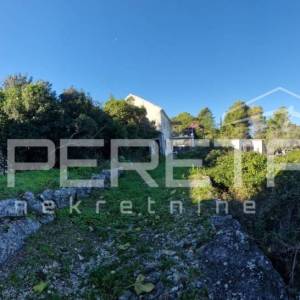 Građevinsko zemljište, 731m2, uz more u Knežama, otok Korčula – Izvrsna prilika 