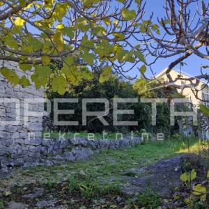 Građevinsko zemljište, 731m2, uz more u Knežama, otok Korčula – Izvrsna prilika 
