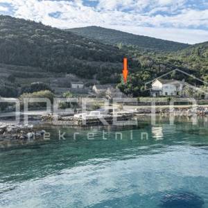 Građevinsko zemljište, 731m2, uz more u Knežama, otok Korčula – Izvrsna prilika 