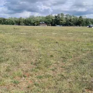 Građevinsko zemljište 732 m², Loborika!