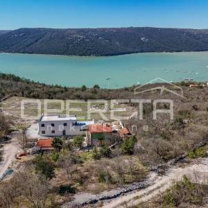 Građevinsko zemljište 924 m² s panoramskim pogledom na more

