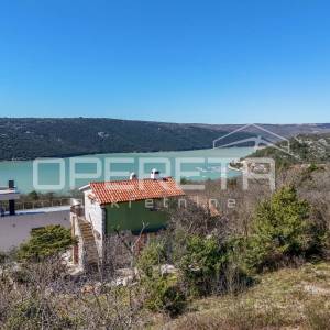 Građevinsko zemljište 924 m² s panoramskim pogledom na more
