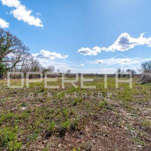 Građevinsko zemljište Kanfanar 900m2 
