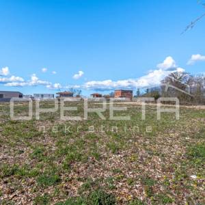 Građevinsko zemljište Kanfanar 900m2 