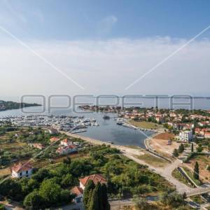 Građevinsko zemljište, M namjena,  250 m od mora, otok Ugljan, 766 m2