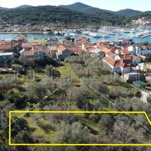 Građevinsko zemljište, M namjena,  250 m od mora, otok Ugljan, 766 m2