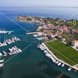 Građevinsko zemljište, M namjena,  250 m od mora, otok Ugljan, 766 m2