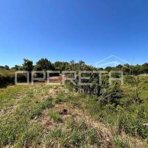 Građevinsko zemljište – Marići, 4.375 m² – dva pristupa, infrastruktura, prilika