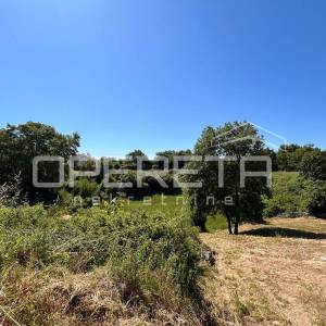 Građevinsko zemljište – Marići, 4.375 m² – dva pristupa, infrastruktura, prilika