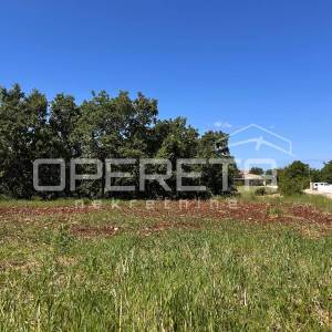 Građevinsko zemljište – Marići, 4.375 m² – dva pristupa, infrastruktura, prilika