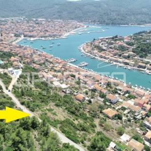 Građevinsko zemljište, neometan pogled na more i uvalu, mir i privatnost, 595 m2