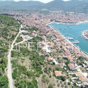Građevinsko zemljište, neometan pogled na more i uvalu, mir i privatnost, 595 m2