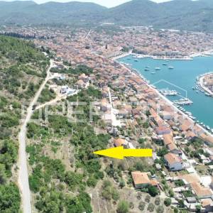 Građevinsko zemljište, neometan pogled na more i uvalu, mir i privatnost, 595 m2
