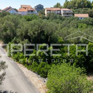 Građevinsko zemljište od 741 m² u mirnom dijelu Vele Luke
