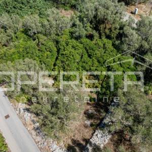 Građevinsko zemljište od 741 m² u mirnom dijelu Vele Luke