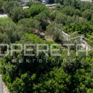 Građevinsko zemljište od 741 m² u mirnom dijelu Vele Luke
