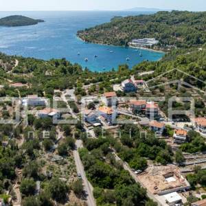 Građevinsko zemljište od 741 m² u mirnom dijelu Vele Luke