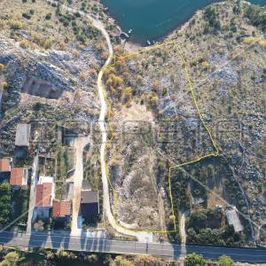 Građevinsko zemljište prvi red do mora, 10.624m2, Starigrad Paklenica 