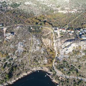 Građevinsko zemljište prvi red do mora, 10.624m2, Starigrad Paklenica 