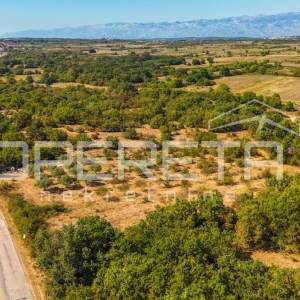 Građevinsko zemljište s dozvolom za kuću i bazen – Poličnik - 482 m2