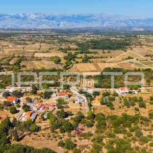 Građevinsko zemljište s dozvolom za kuću i bazen - Poličnik - 482 m2