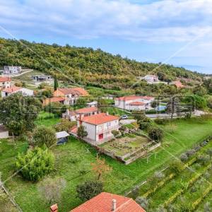 Građevinsko zemljište s kućom, stambena zona, 4.209 m2, Labin