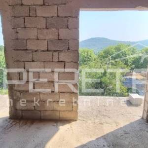 Građevinsko zemljište s kućom na Braču – Humac Gornji | 1.820 m²