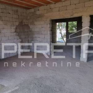 Građevinsko zemljište s kućom na Braču – Humac Gornji | 1.820 m²