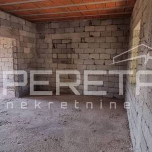 Građevinsko zemljište s kućom na Braču – Humac Gornji | 1.820 m²