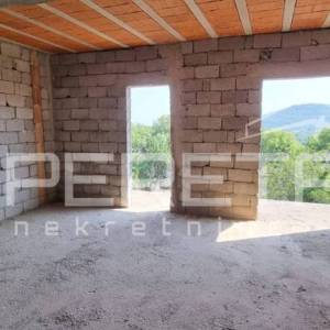 Građevinsko zemljište s kućom na Braču – Humac Gornji | 1.820 m²