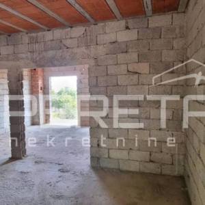 Građevinsko zemljište s kućom na Braču – Humac Gornji | 1.820 m²